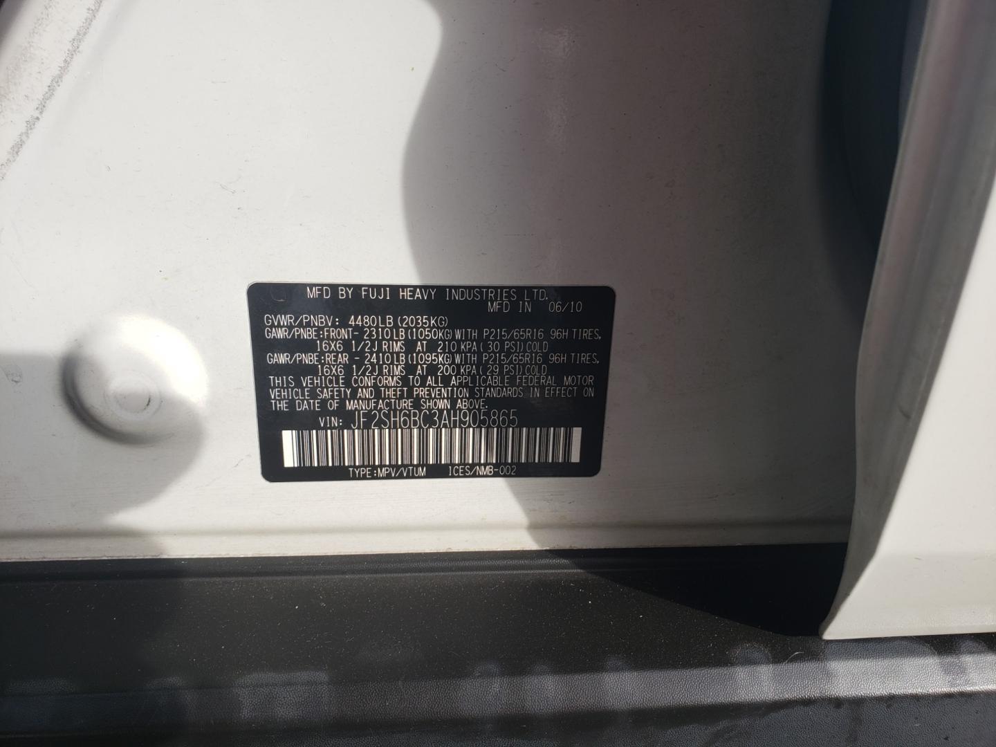 2010 WHITE /gray Subaru Forester (JF2SH6BC3AH) with an 2.4L L4 DOHC 16V engine, 5-Speed Automatic transmission, located at 323 E Dunlap Ave., Phoenix, AZ, 85020, (602) 331-9000, 33.567677, -112.069000 - 2010 Subaru Forester,......EXCELLENT condition,.... Ice Cold A/C, Gray interior with lite gray cloth seats in near perfect condition, New brakes, Tune up, Stereo/CD Player, Satellite compatible, This suv is gorgeous inside and out, Incredible gas mileage! Arizona title , Runs and Drives Excellent... - Photo#19